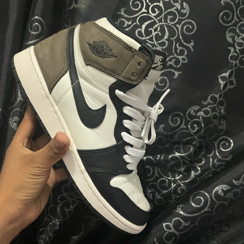 Jordan 1 mochas